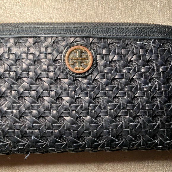TORY BURCH 🤍Women's Blue Robinson Basket Weave Ziparound Wallet - Picture 5 of 7